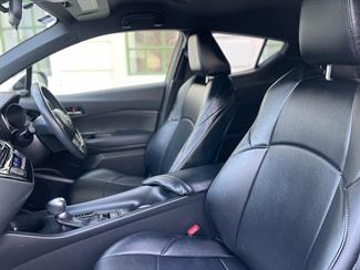 2017 Toyota C-HR - Thumbnail