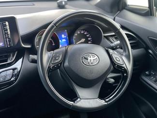 2017 Toyota C-HR - Thumbnail