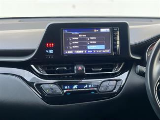 2017 Toyota C-HR - Thumbnail