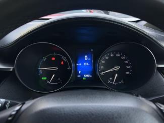 2017 Toyota C-HR - Thumbnail