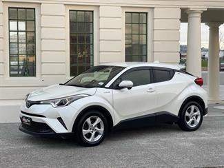 2017 Toyota C-HR - Thumbnail