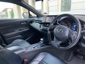 2017 Toyota C-HR - Thumbnail