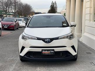 2017 Toyota C-HR - Thumbnail