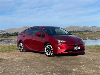 2016 Toyota Prius - Thumbnail