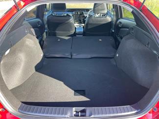 2016 Toyota Prius - Thumbnail