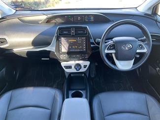 2016 Toyota Prius - Thumbnail