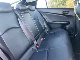 2016 Toyota Prius - Thumbnail