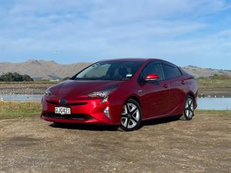 2016 Toyota Prius - Thumbnail