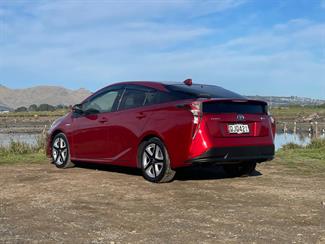 2016 Toyota Prius - Thumbnail