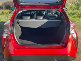 2016 Toyota Prius - Thumbnail