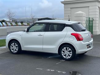 2017 Suzuki Swift - Thumbnail