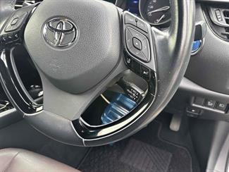 2017 Toyota C-HR - Thumbnail