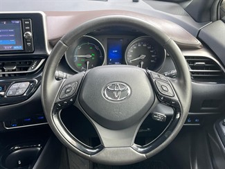 2017 Toyota C-HR - Thumbnail