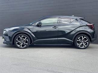 2017 Toyota C-HR - Thumbnail