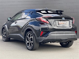 2017 Toyota C-HR - Thumbnail