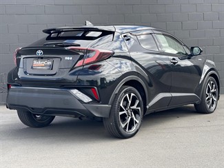 2017 Toyota C-HR - Thumbnail