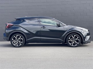 2017 Toyota C-HR - Thumbnail