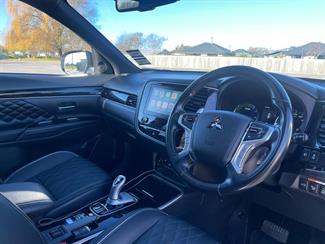 2021 Mitsubishi Outlander - Thumbnail