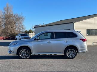 2021 Mitsubishi Outlander - Thumbnail