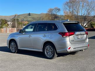 2021 Mitsubishi Outlander - Thumbnail