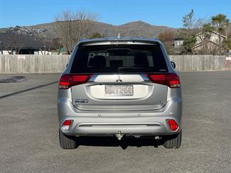 2021 Mitsubishi Outlander - Thumbnail