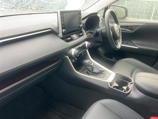 2021 Toyota RAV4 - Thumbnail