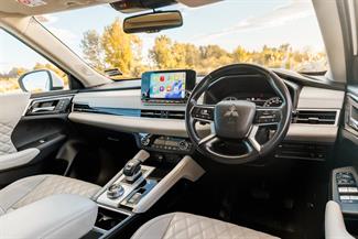 2021 Mitsubishi Outlander - Thumbnail