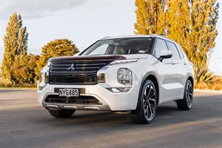 2021 Mitsubishi Outlander - Thumbnail