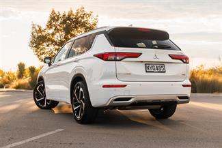 2021 Mitsubishi Outlander - Thumbnail