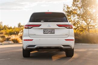 2021 Mitsubishi Outlander - Thumbnail