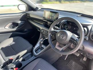 2020 Toyota Yaris - Thumbnail