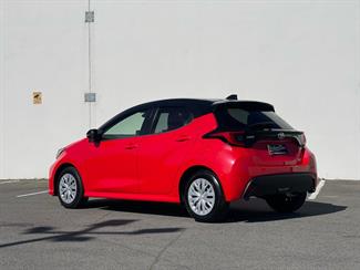 2020 Toyota Yaris - Thumbnail
