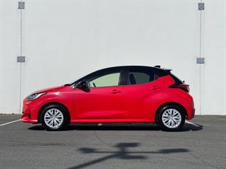 2020 Toyota Yaris - Thumbnail