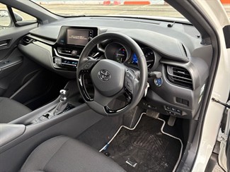 2017 Toyota C-HR - Thumbnail