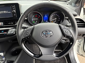 2017 Toyota C-HR - Thumbnail