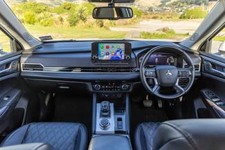 2024 Mitsubishi Outlander - Thumbnail