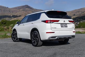 2024 Mitsubishi Outlander - Thumbnail