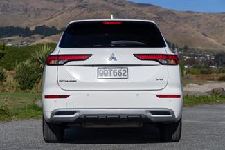 2024 Mitsubishi Outlander - Thumbnail