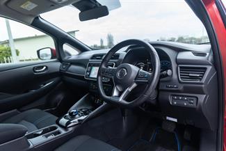2018 Nissan LEAF - Thumbnail