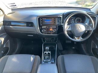 2018 Mitsubishi Outlander - Thumbnail