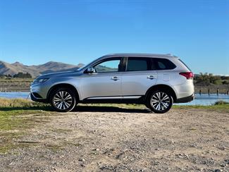 2018 Mitsubishi Outlander - Thumbnail