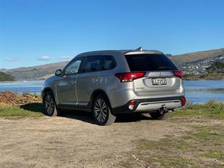 2018 Mitsubishi Outlander - Thumbnail