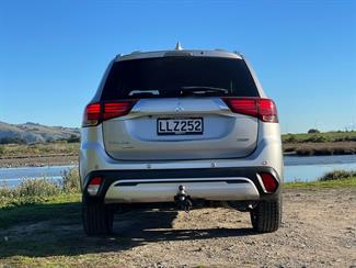 2018 Mitsubishi Outlander - Thumbnail