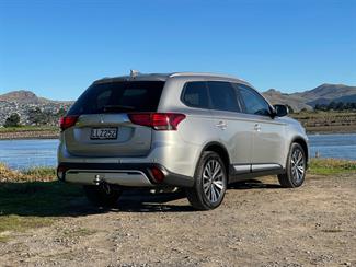 2018 Mitsubishi Outlander - Thumbnail