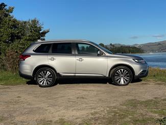 2018 Mitsubishi Outlander - Thumbnail