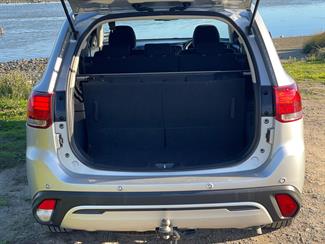 2018 Mitsubishi Outlander - Thumbnail