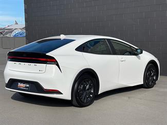 2023 Toyota Prius - Thumbnail