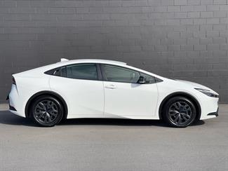 2023 Toyota Prius - Thumbnail