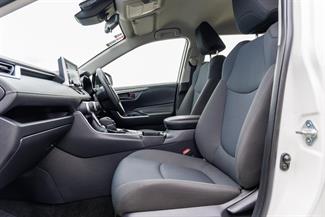 2019 Toyota RAV4 - Thumbnail