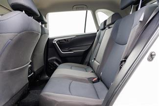 2019 Toyota RAV4 - Thumbnail